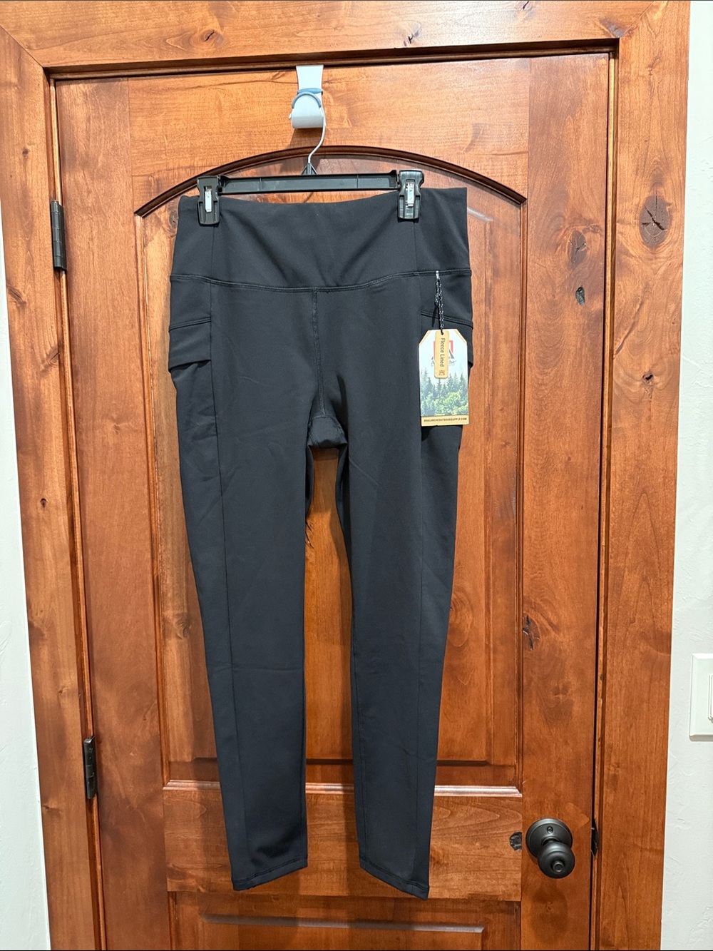 Avalanche Black Leggings with Side Pocket